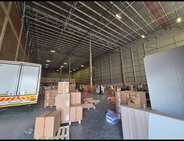 2,716M² WAREHOUSE TO LET IN HALFWAY GARDENS